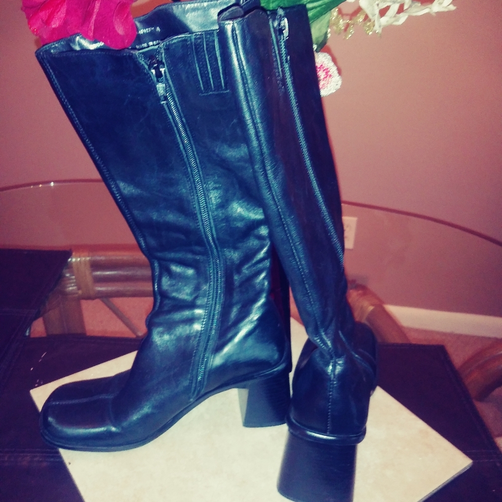 Kenneth Cole Reaction - Black Boots Size 4 Narrow
